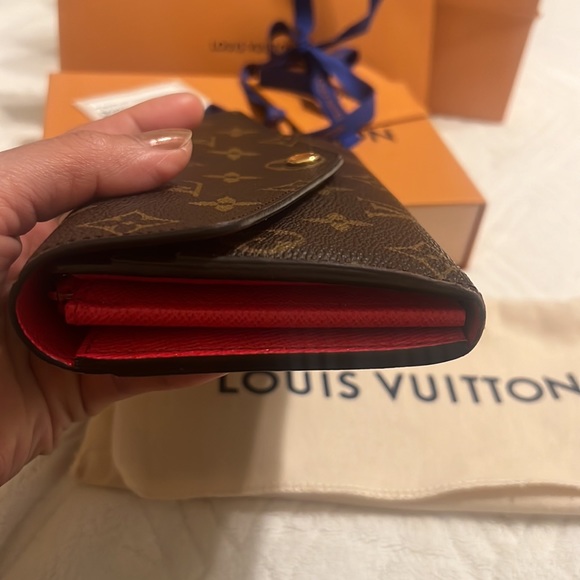 Louis Vuitton Sarah wallet - Picture 5 of 11